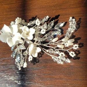WHITE HAIR CLIP w PEARLS/RHINESTONES